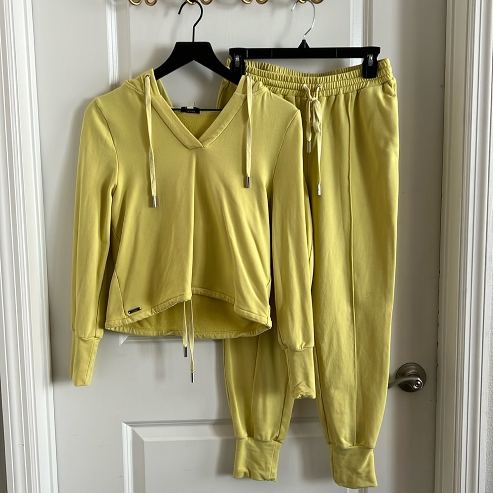 Women’s Tracksuit